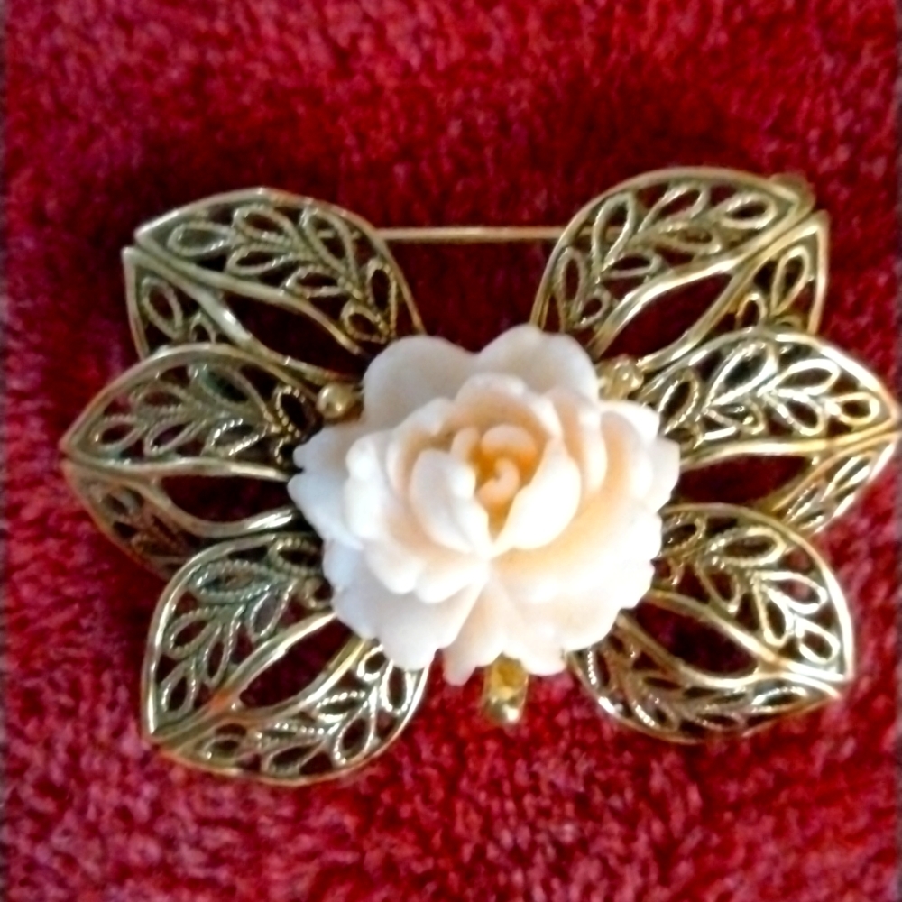 Vintage brooch in like new condition